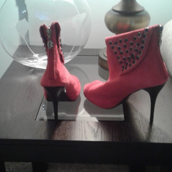 Two Lips - Picture 2 of 2